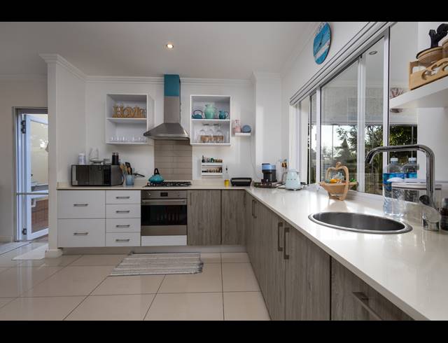 3 BEDROOM TOWNHOUSE FOR SALE IN KINDLEWOOD ESTATE